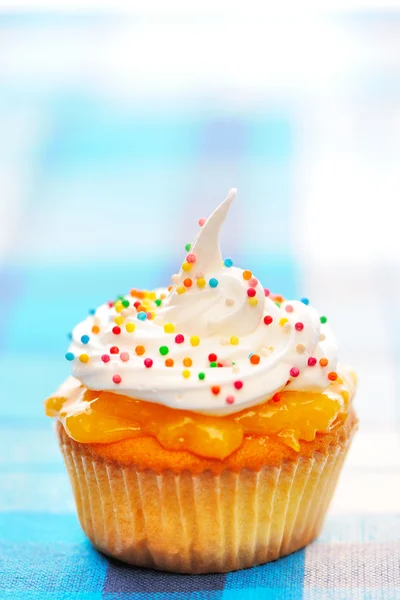 Cupcake mit Schlagsahne — Stockfoto