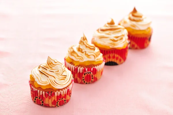Cupcakes tejszínhabbal — Stock Fotó