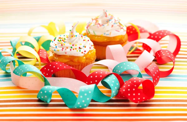 Cupcakes med vispad grädde — Stockfoto