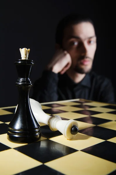 Шаховий гравець грає свою гру — стокове фото