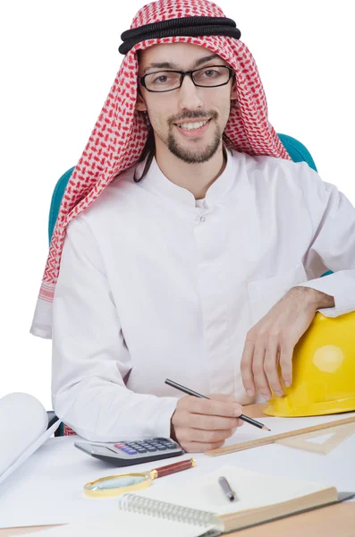 Молодой арабский архитектор изолирован на белом — стоковое фото