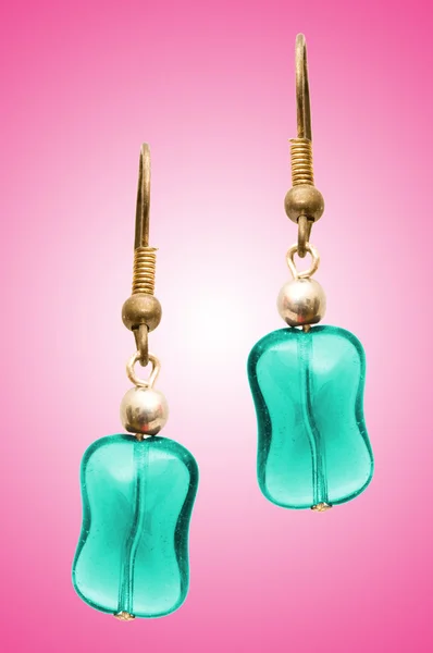 Juwelen concept met mooie oorbellen — Stockfoto