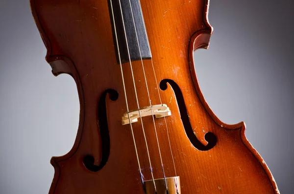Musik cello i det mörka rummet — Stockfoto
