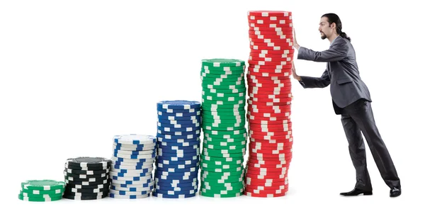 Podnikatel a kasino čipy na bílém pozadí — Stock fotografie
