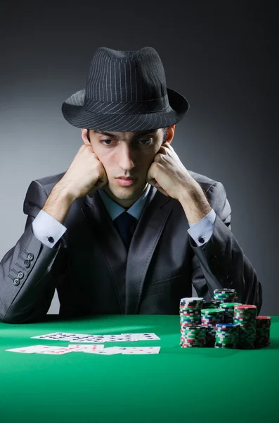 Man spelar i casinot — Stockfoto