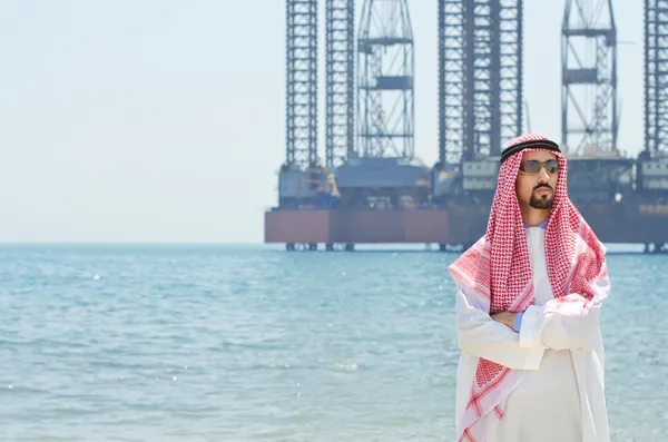 Araber til sjøs i tradisjonelle klær – stockfoto
