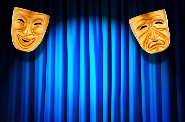Teater prestanda koncept med masker — Stockfoto