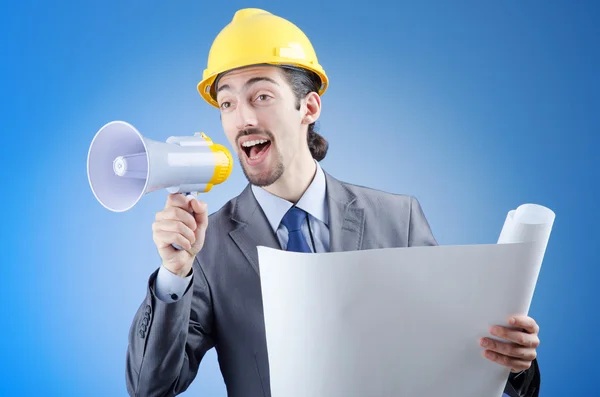 Byggnadsarbetare skrika via högtalare — Stockfoto