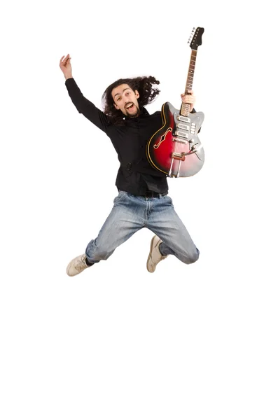 Mladý muž, hrál na kytaru na bílém pozadí — Stock fotografie
