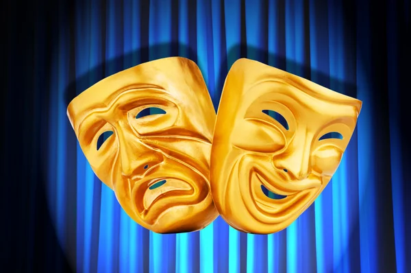 Concepto de actuación teatral con máscaras —  Fotos de Stock