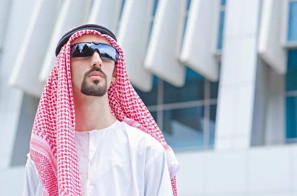 Araber på gaten om sommeren – stockfoto