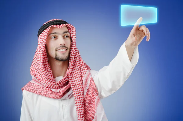 Młody arab naciskając wirtualne przyciski — Zdjęcie stockowe