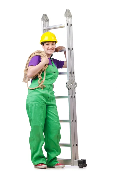Pracownik kobieta stojąc na drabinie — Zdjęcie stockowe