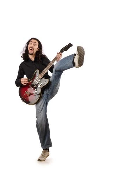 Junger Mann spielt Gitarre auf Weiß — Stockfoto