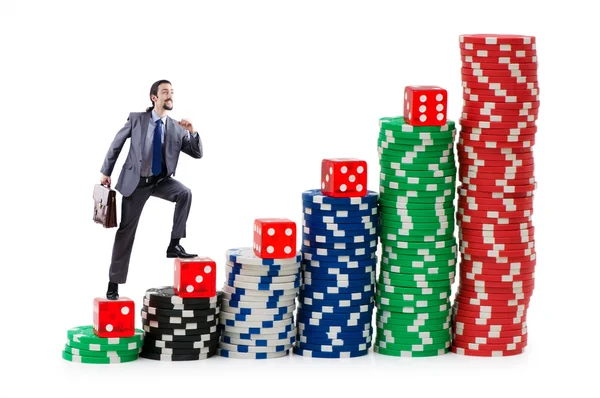 Бізнесмен скелелазіння стеки чіпів казино — стокове фото