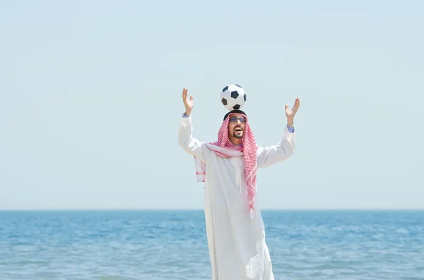 Árabe con futbolín en la playa —  Fotos de Stock