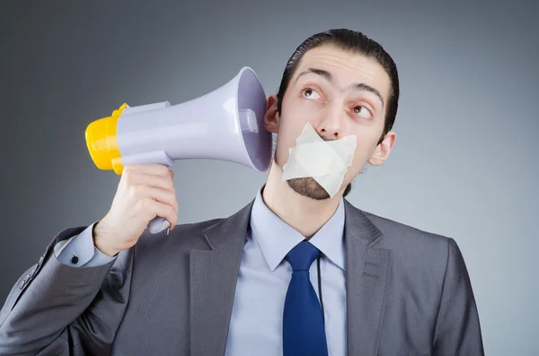 Empresário gritando via alto-falante — Fotografia de Stock