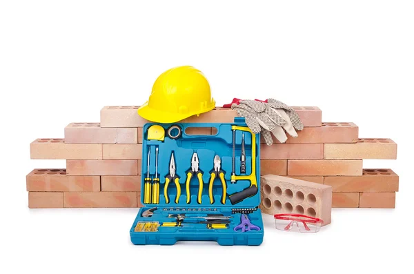 Conceito de construção com capacete e kit de ferramentas — Fotografia de Stock