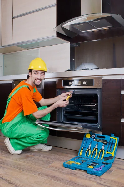 Repairman assembling the furniture at kitchen — Stock Photo, Image