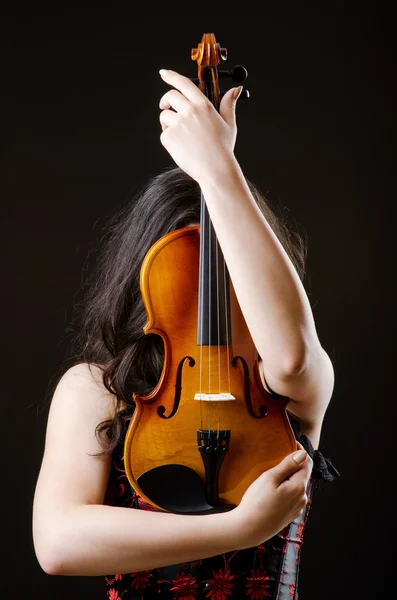 Kobieta skrzypka na tle — Zdjęcie stockowe