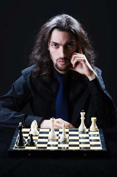 Joueur d'échecs jouant son jeu — Photo