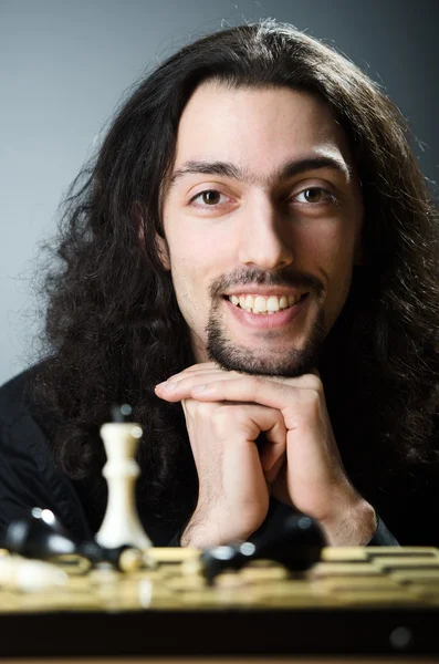 Oyunu oynuyor satranç oyuncusu — Stok fotoğraf