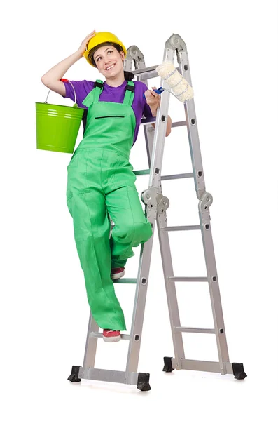 Arbeiterin steht auf Leiter — Stockfoto