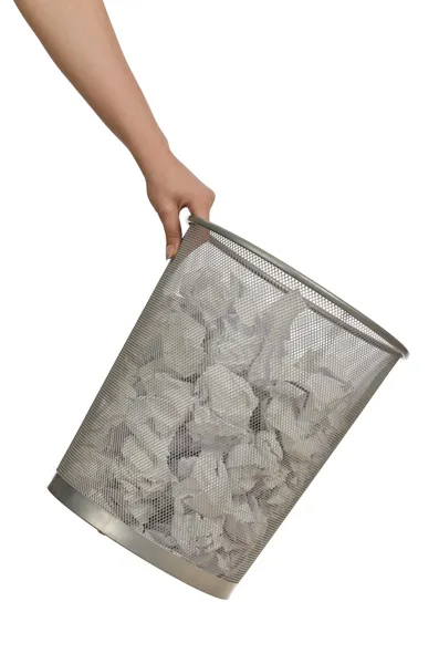 Mani con bidone della spazzatura con carta — Foto Stock