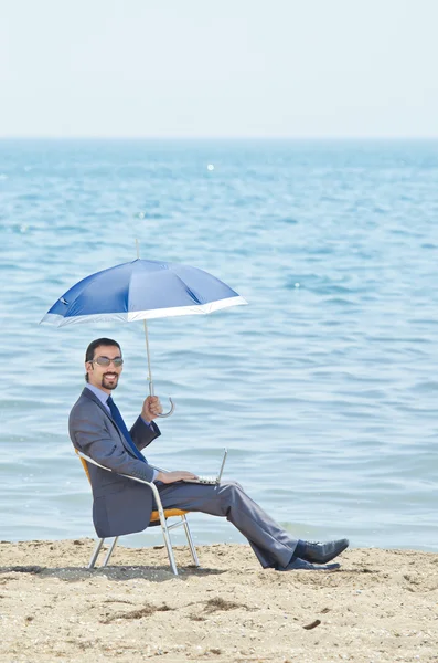 Man with umbrella on seaside beach — Stok fotoğraf