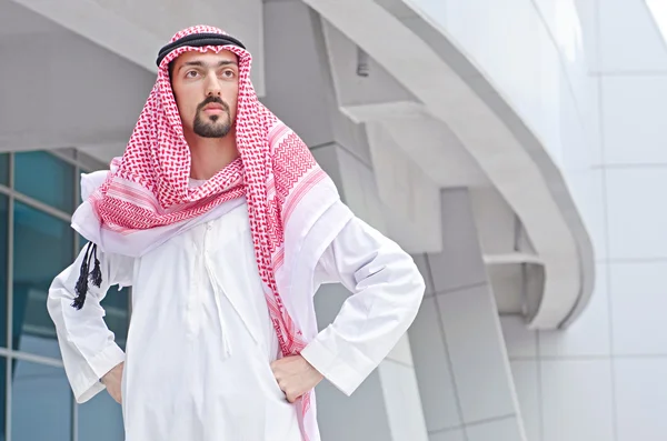 Araber im Sommer auf der Straße — Stockfoto