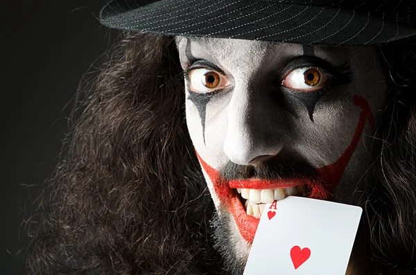Joker med kort i studio shoot — Stockfoto