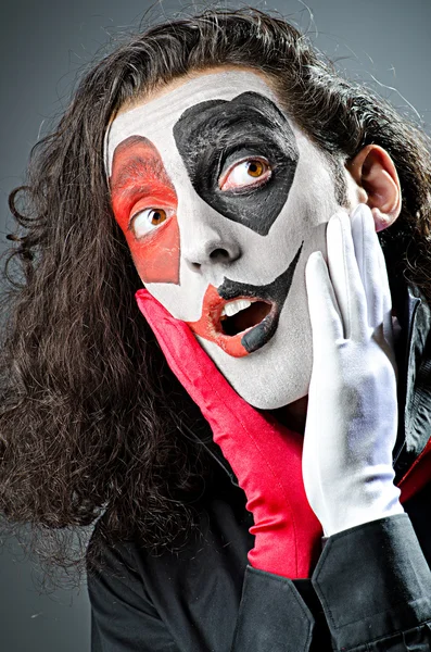 Joker med ansiktsmask i studio — Stockfoto