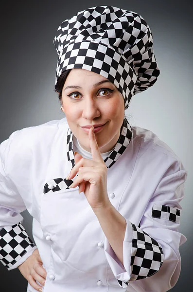 Γυναίκα μαγείρισσα απομονωμένη στο λευκό — Φωτογραφία Αρχείου