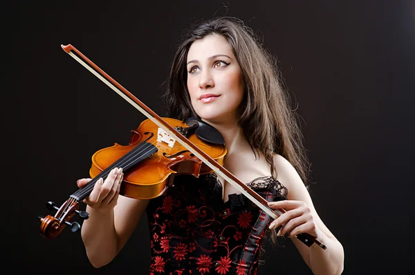 背景の女性ヴァイオリン奏者 — ストック写真
