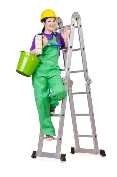 Vrouw werknemer permanent op ladder — Stockfoto