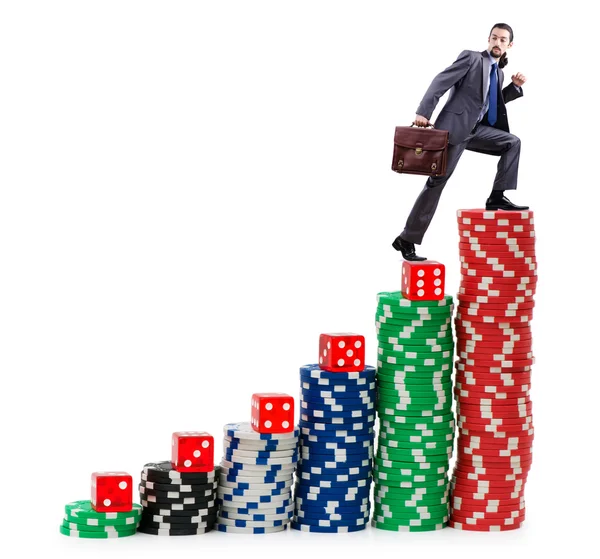 Geschäftsmann klettert auf Stapel von Casino-Chips — Stockfoto