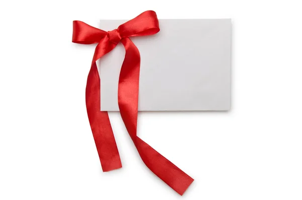 Enveloppe avec ruban coloré sur blanc — Photo