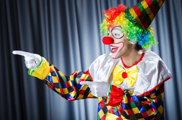 Drôle clown dans studio shooting — Photo