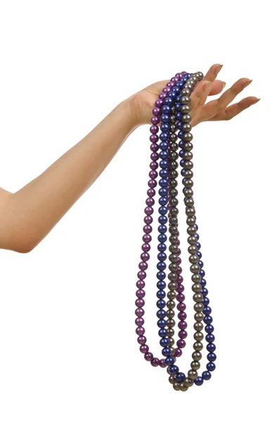 Collar de perlas en mano sobre blanco — Foto de Stock