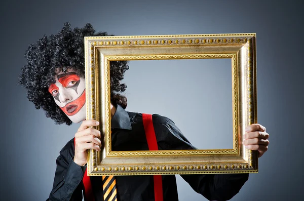 Clown con cornici in studio — Foto Stock