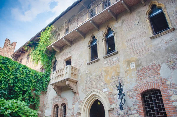 Famoso balcón Julieta en Verona —  Fotos de Stock