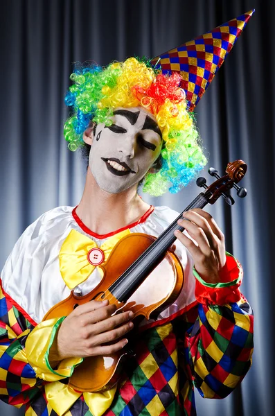 Clown jouant sur le violon — Photo