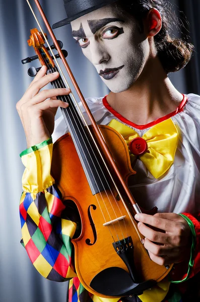 Palhaço tocando no violino — Fotografia de Stock