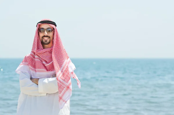 Arab on seaside in traditional clothing — Stok fotoğraf
