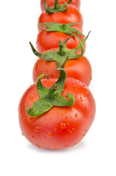 Świeże pomidory na białym tle — Zdjęcie stockowe