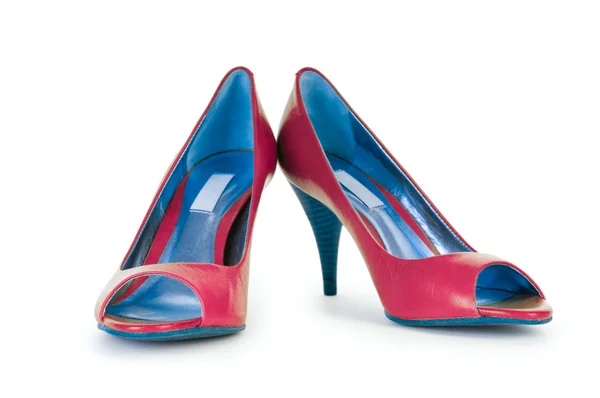 Rode vrouwelijke schoenen in mode concept — Stockfoto