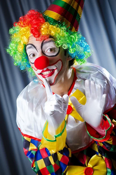 Drôle clown dans studio shooting — Photo
