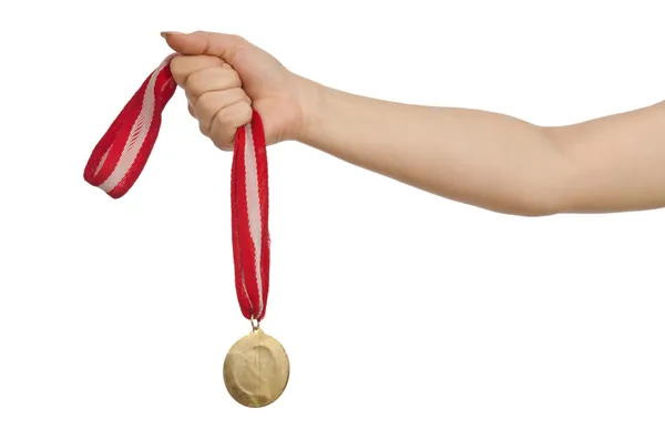 Рука тримає золоту медаль на білому — стокове фото