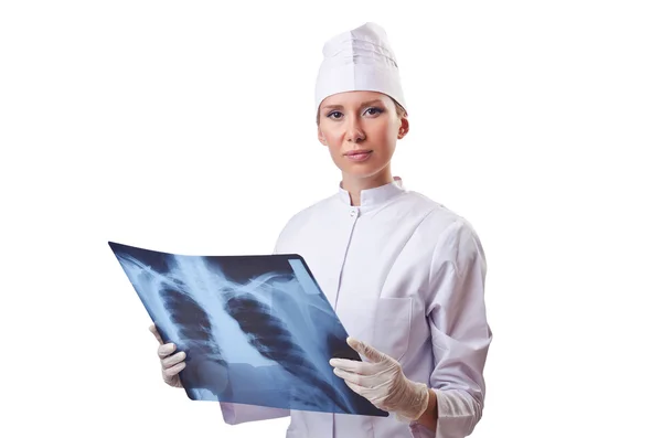 Doctora examinando rayos X en blanco — Foto de Stock