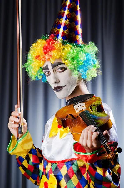 Clown jouant sur le violon — Photo